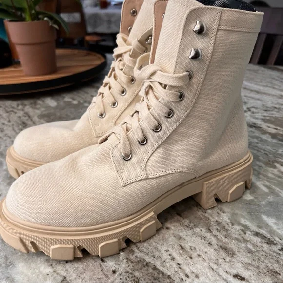 Urban Outfitters Nina Combat Chunky Laced Boots Size 40/9 - Picture 1 of 11